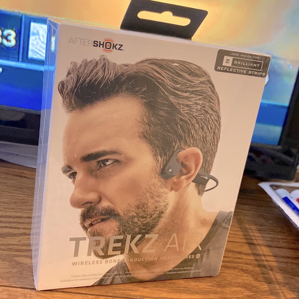 BRAND NEW Aftershokz Trekz Air wireless bone conduction headphones NWT